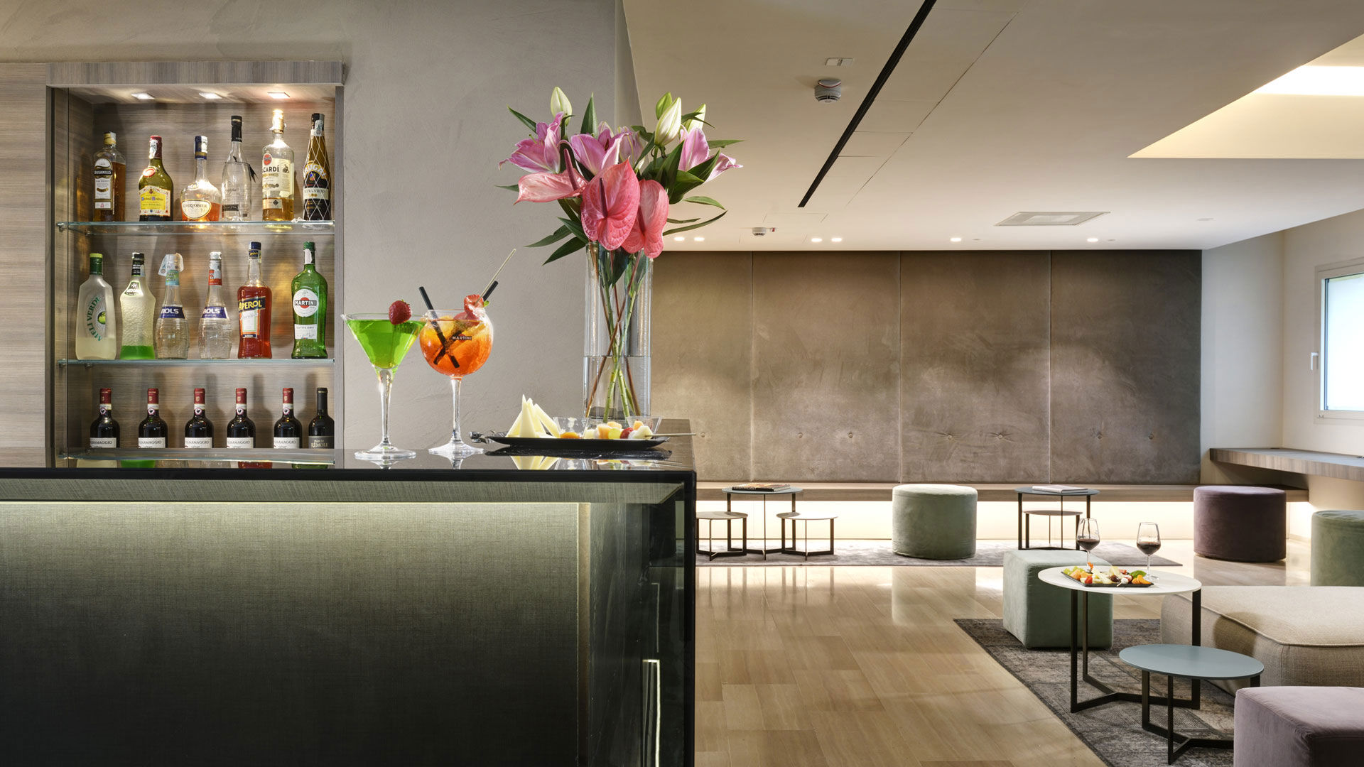 Lounge Bar & Urban Garden - Zone de connexion avec Wi-Fi gratuit & Green Lounge Bar Lounge Bar & Urban Garden - Zone de connexion avec Wi-Fi gratuit & Green Lounge Bar
