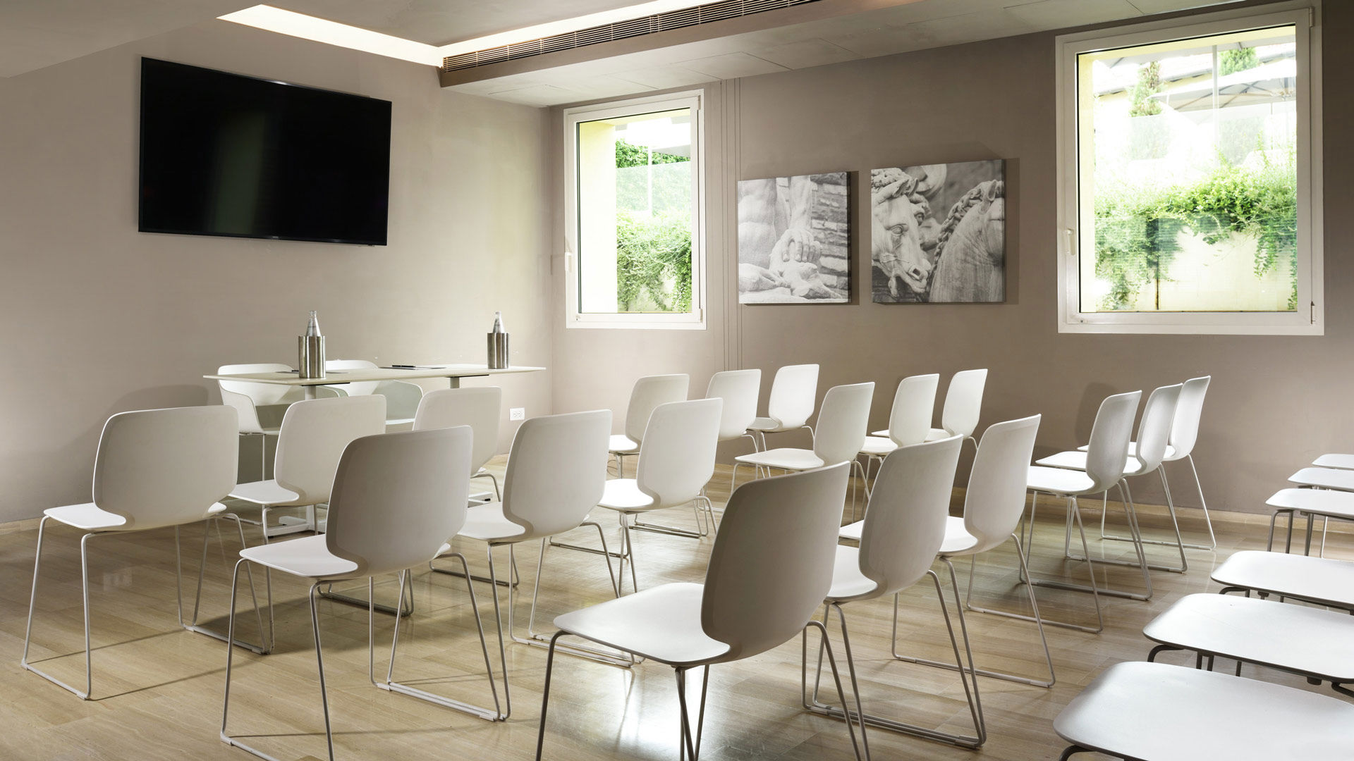 Co-working Zone & Meeting