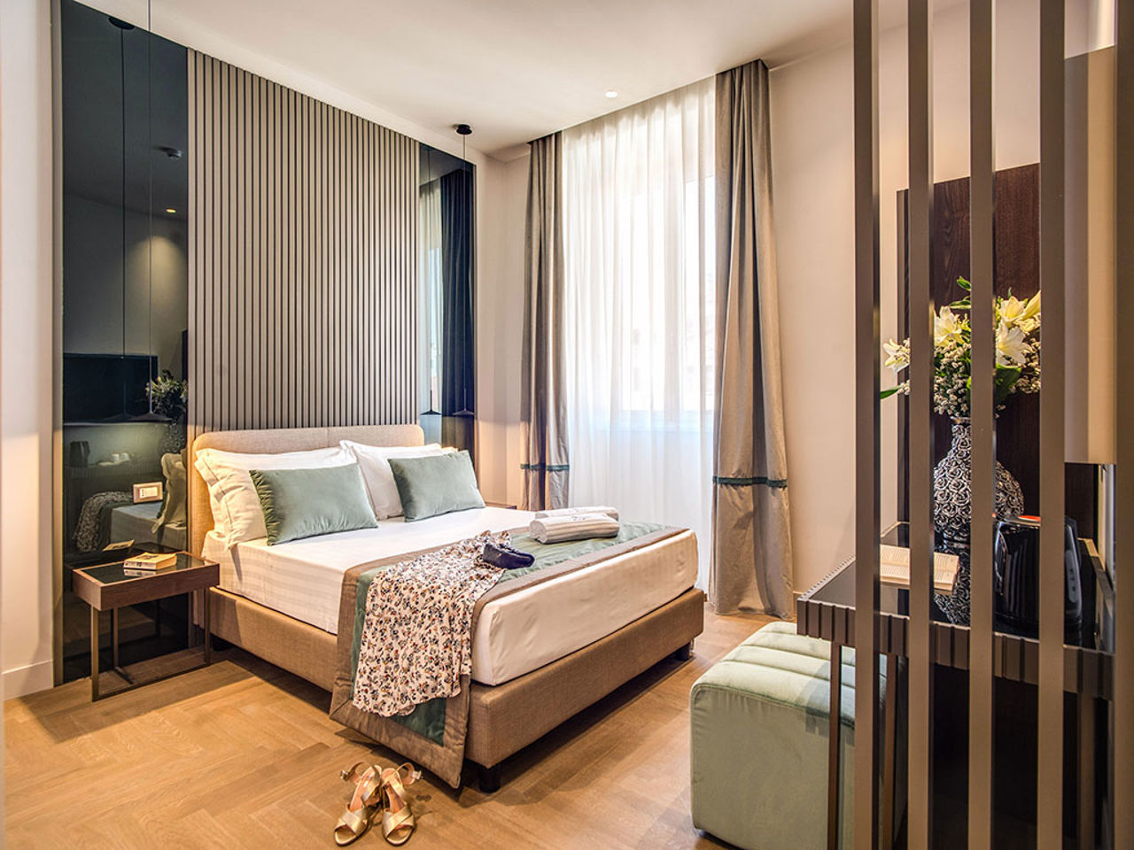 Book the Superior Room of 77 Hotel in Rome near Colosseum