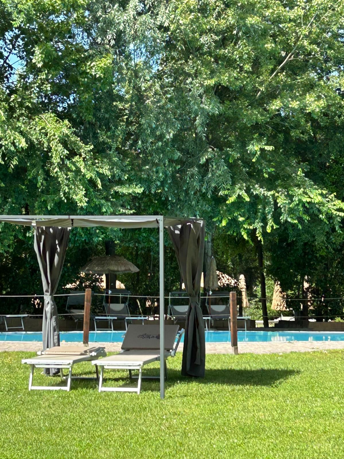 Piscina esterna 12