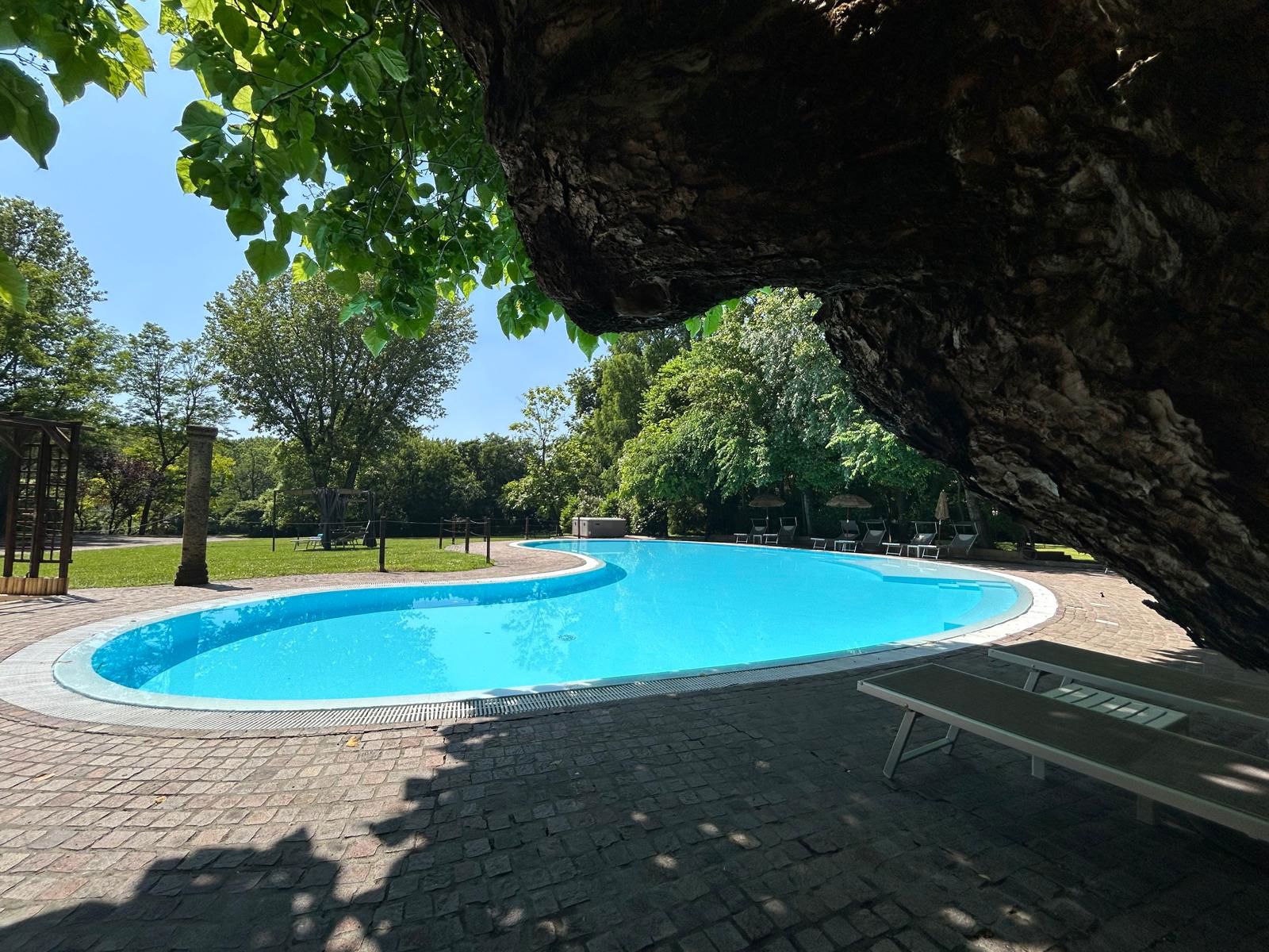 Piscina esterna 13