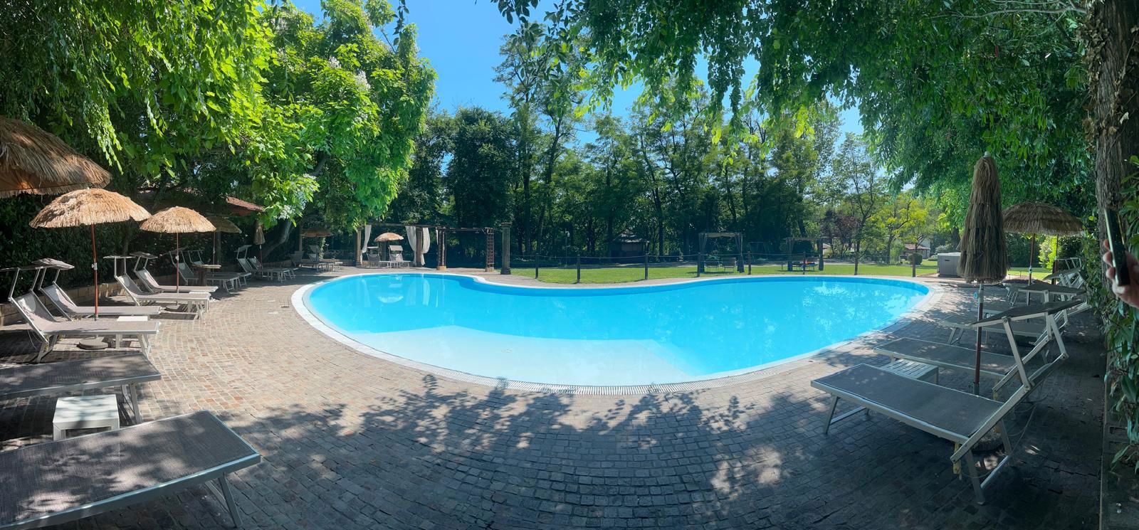Piscina esterna 18