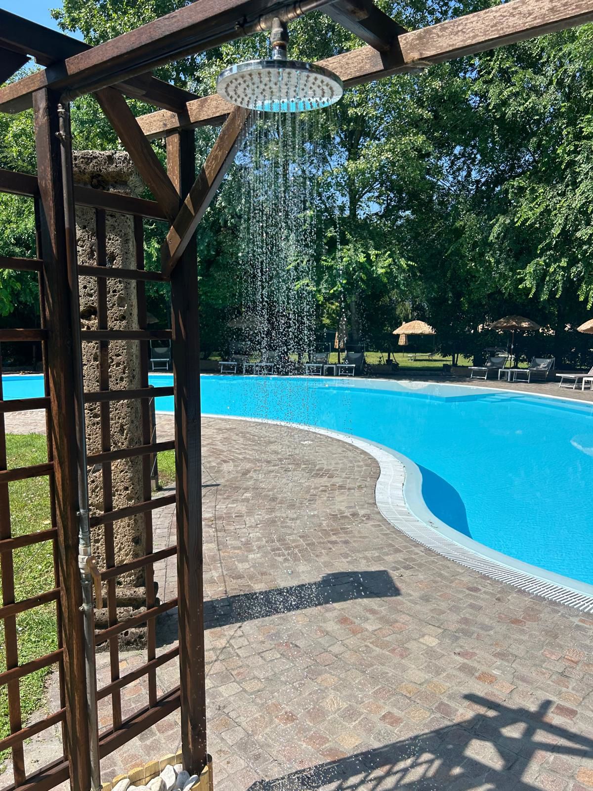 Piscina esterna 21