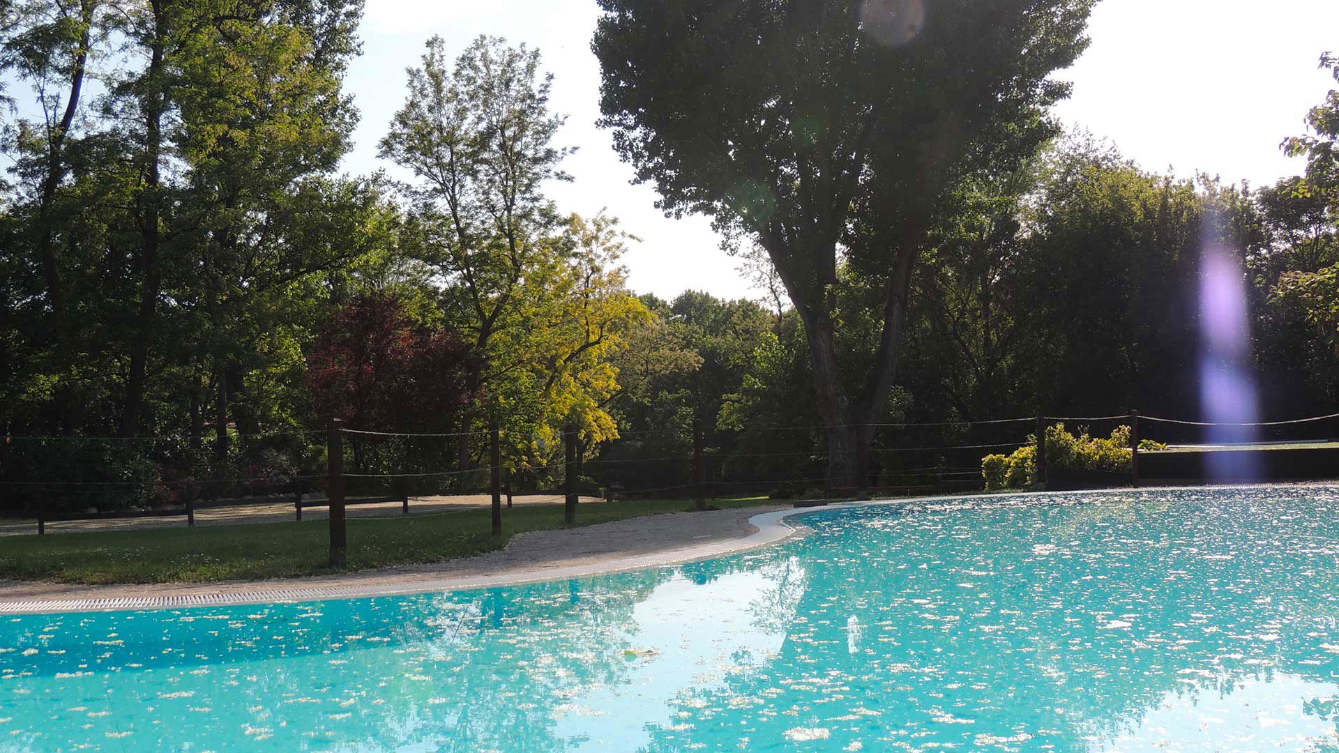 Piscina esterna 1