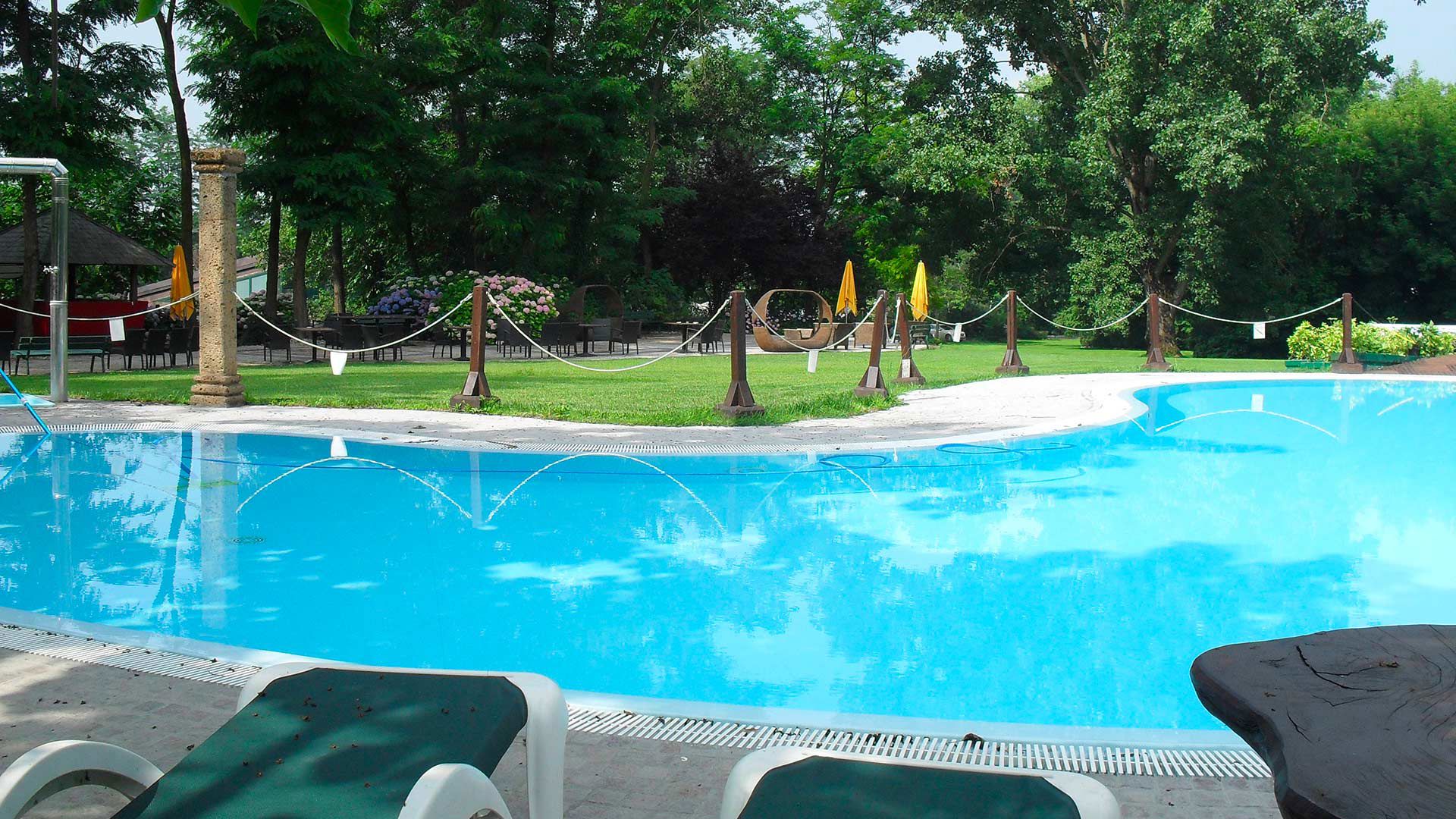 Piscina esterna 3