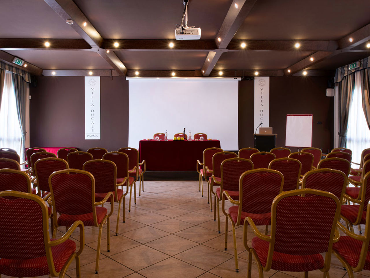 gallery/1024-meeting.jpg gallery/1024-meeting.jpg