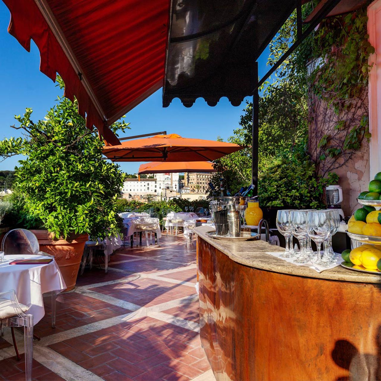 Terrazze Panoramiche e Giardino d'Inverno in un Hotel di Lusso 18