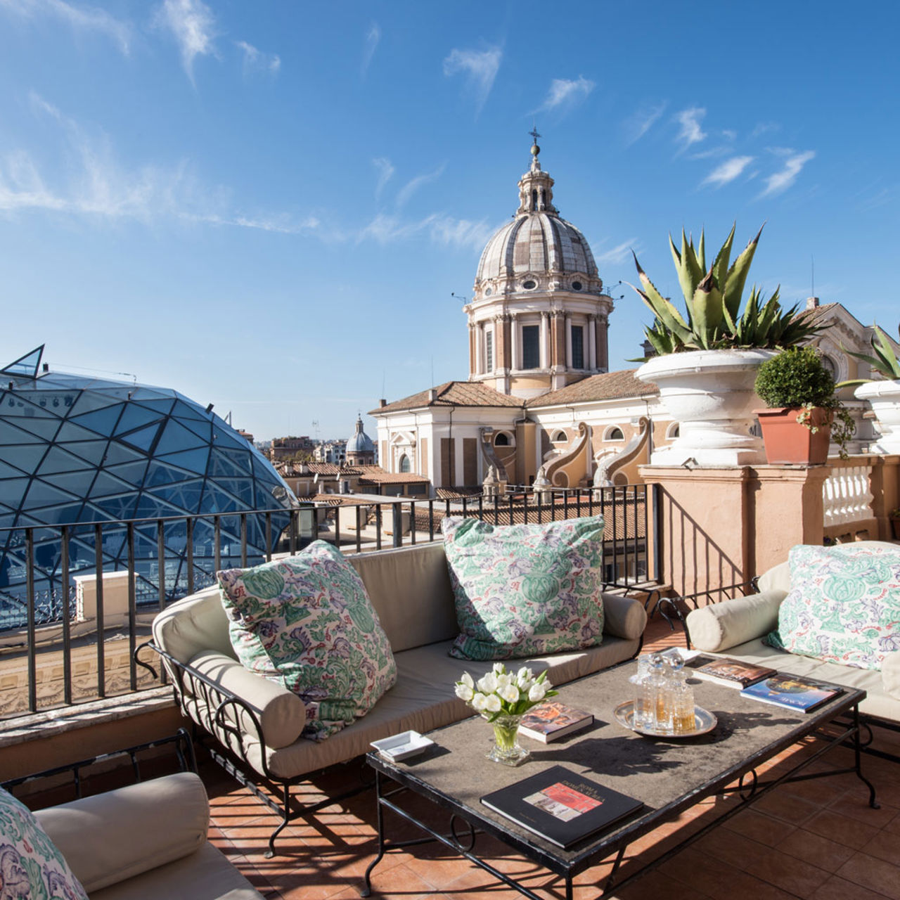 Terrazze Panoramiche e Giardino d'Inverno in un Hotel di Lusso 16