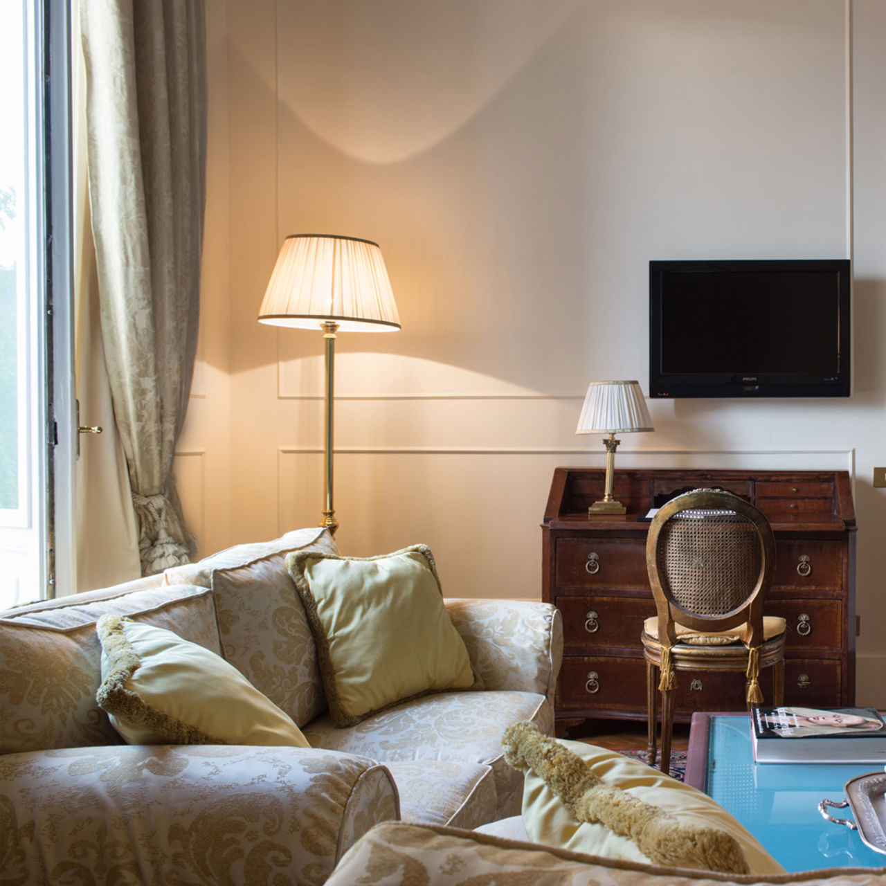 Junior Suite with Private Terrace on Via del Corso 11