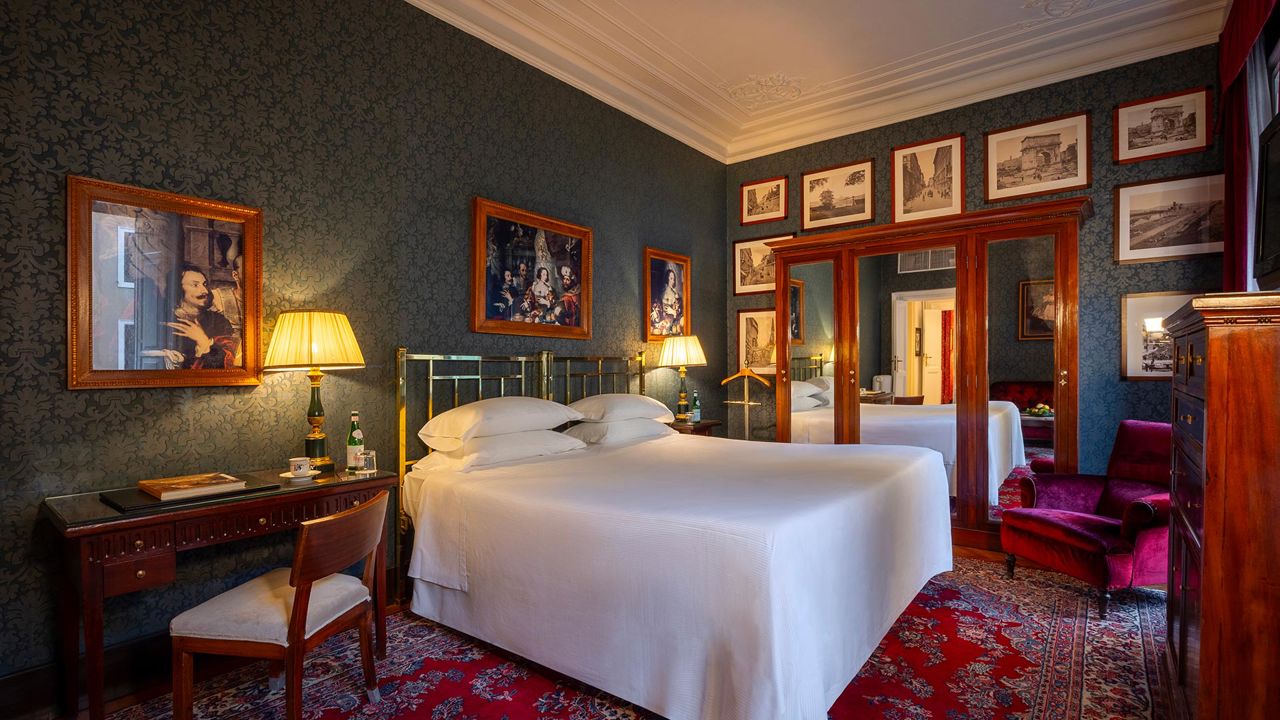 Large Spaces and Classical Style Furniture