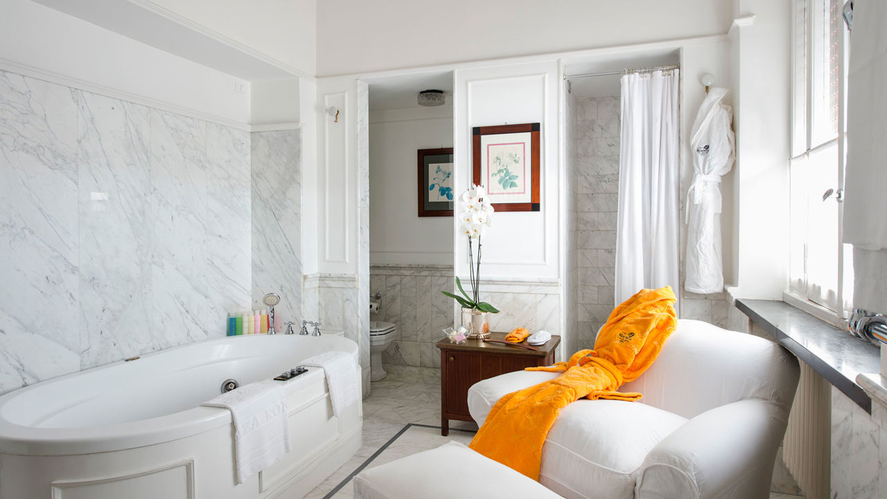 Luxury Bathrooms and Exclusive Courtesy Set