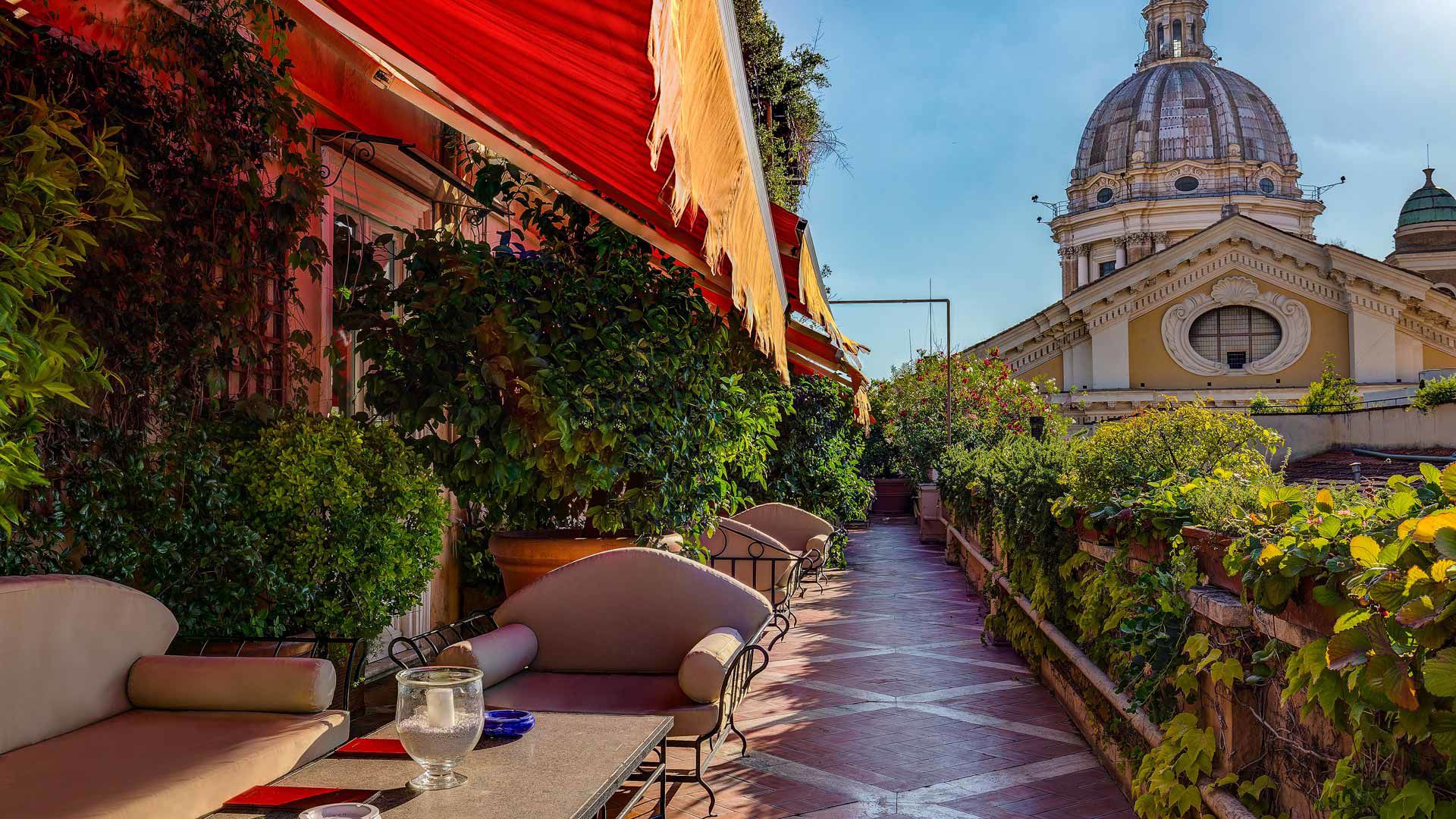 Terrazze Panoramiche e Giardino d'Inverno in un Hotel di Lusso