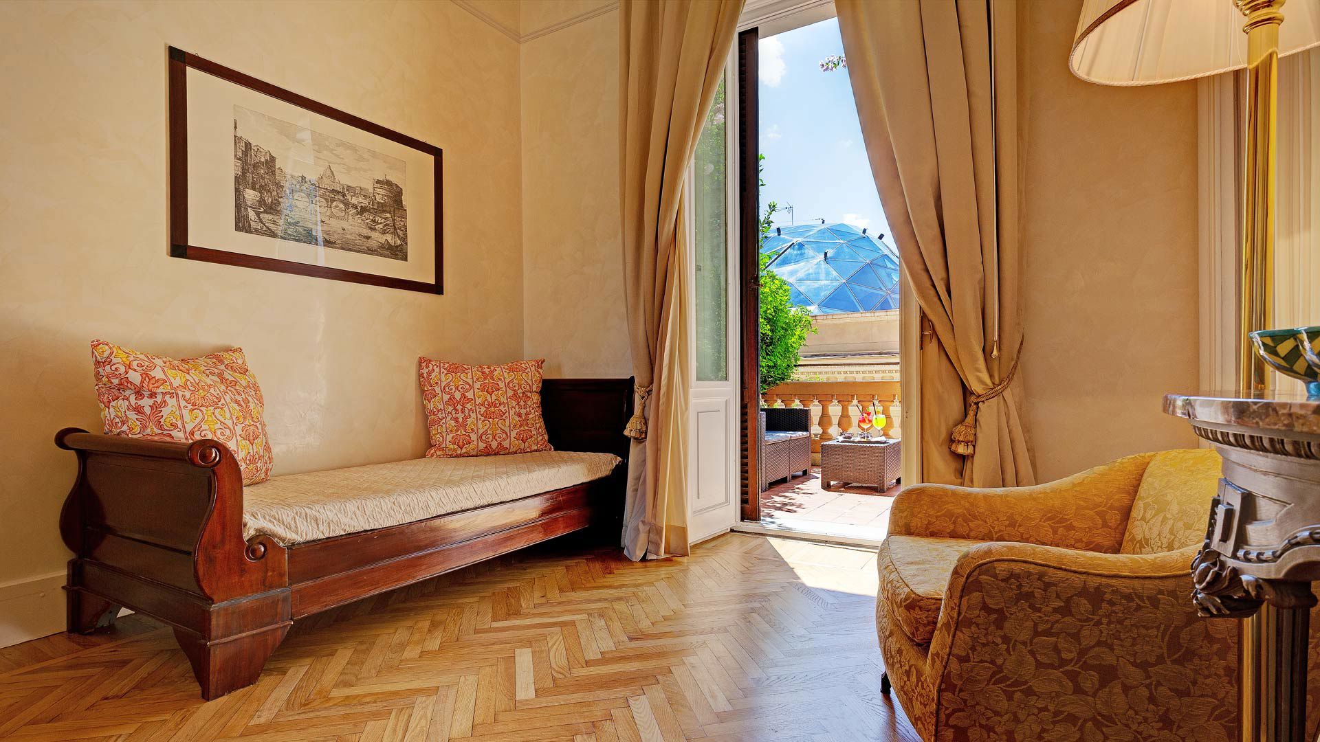 Junior Suite with Private Terrace on Via del Corso