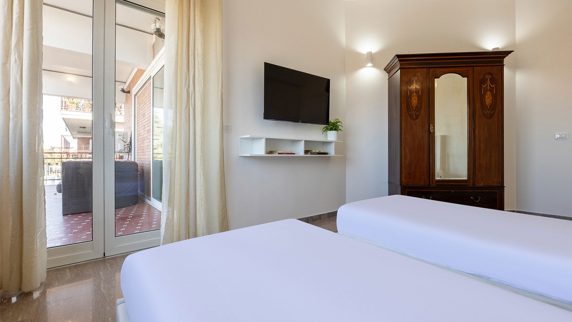 Sole Room 2