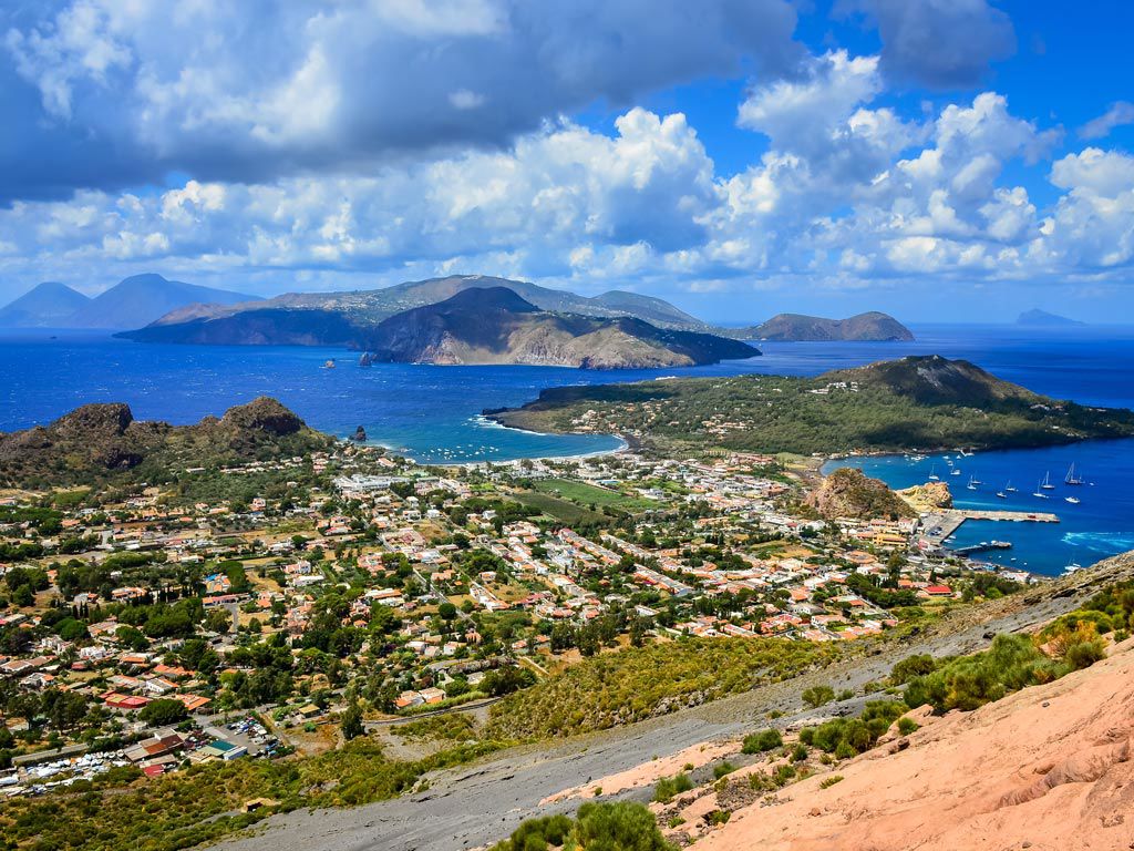 Hotel and Restaurants in Lipari 9