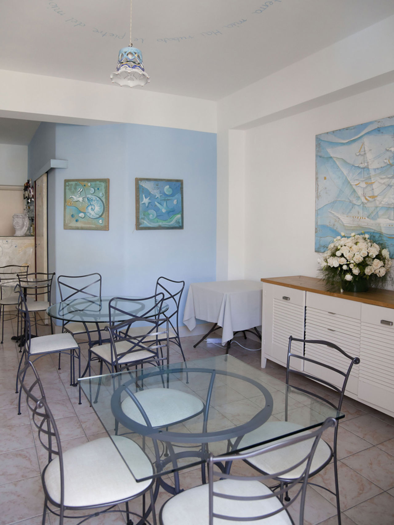 Art, Poetry, and History Within the Hotel Spaces 21
