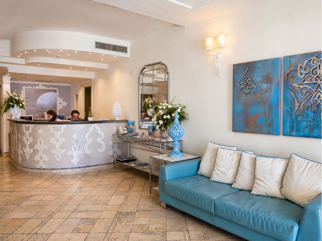 Arte, poesia e storia negli spazi dell’hotel 11 Arte, poesia e storia negli spazi dell’hotel 11