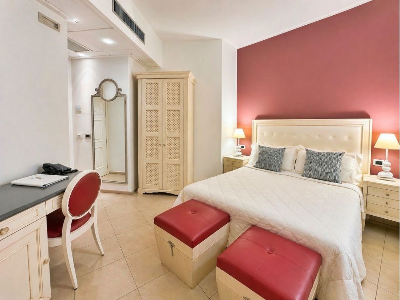 Small room 4 Small room 4