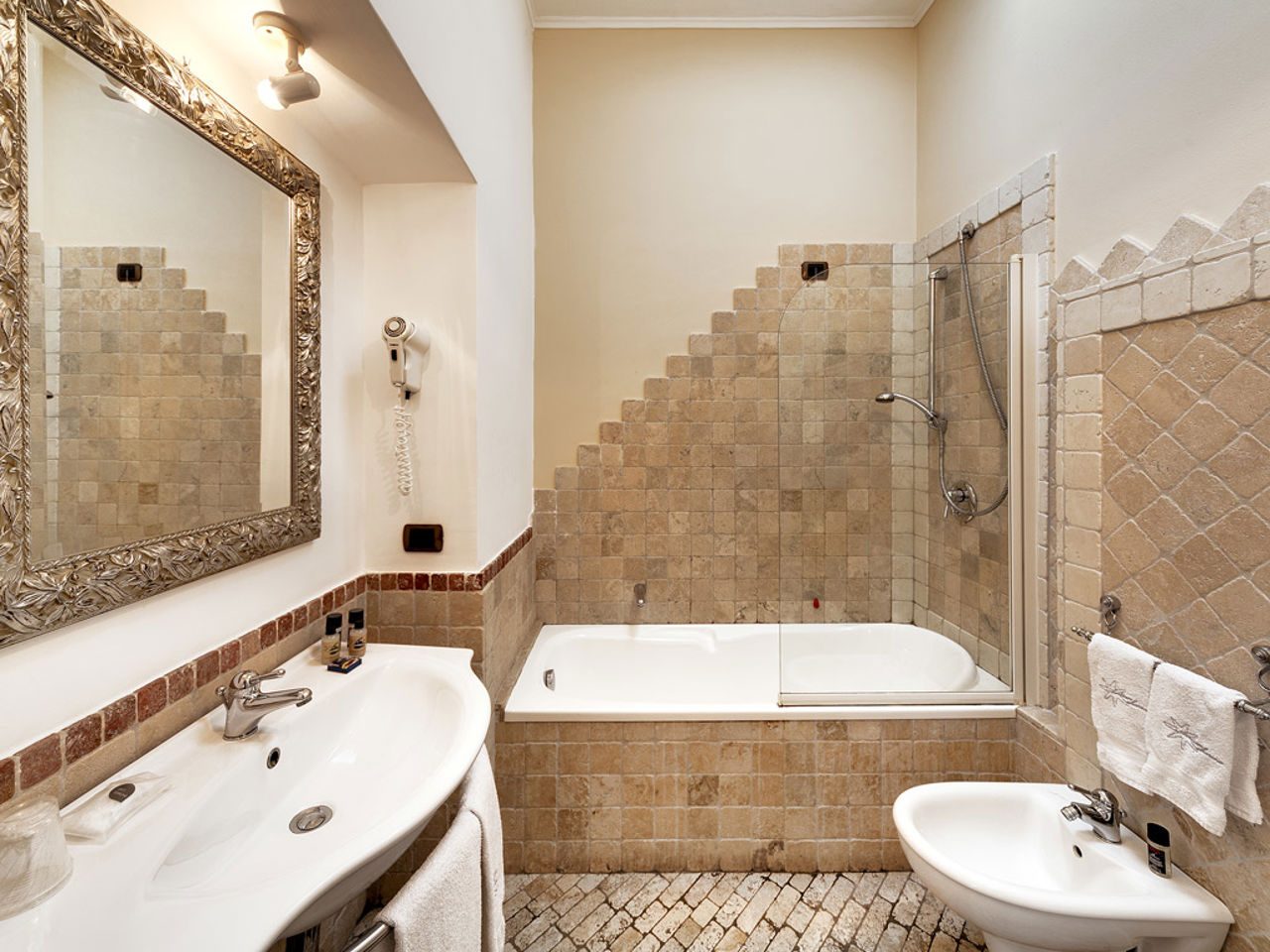Junior Suite 19