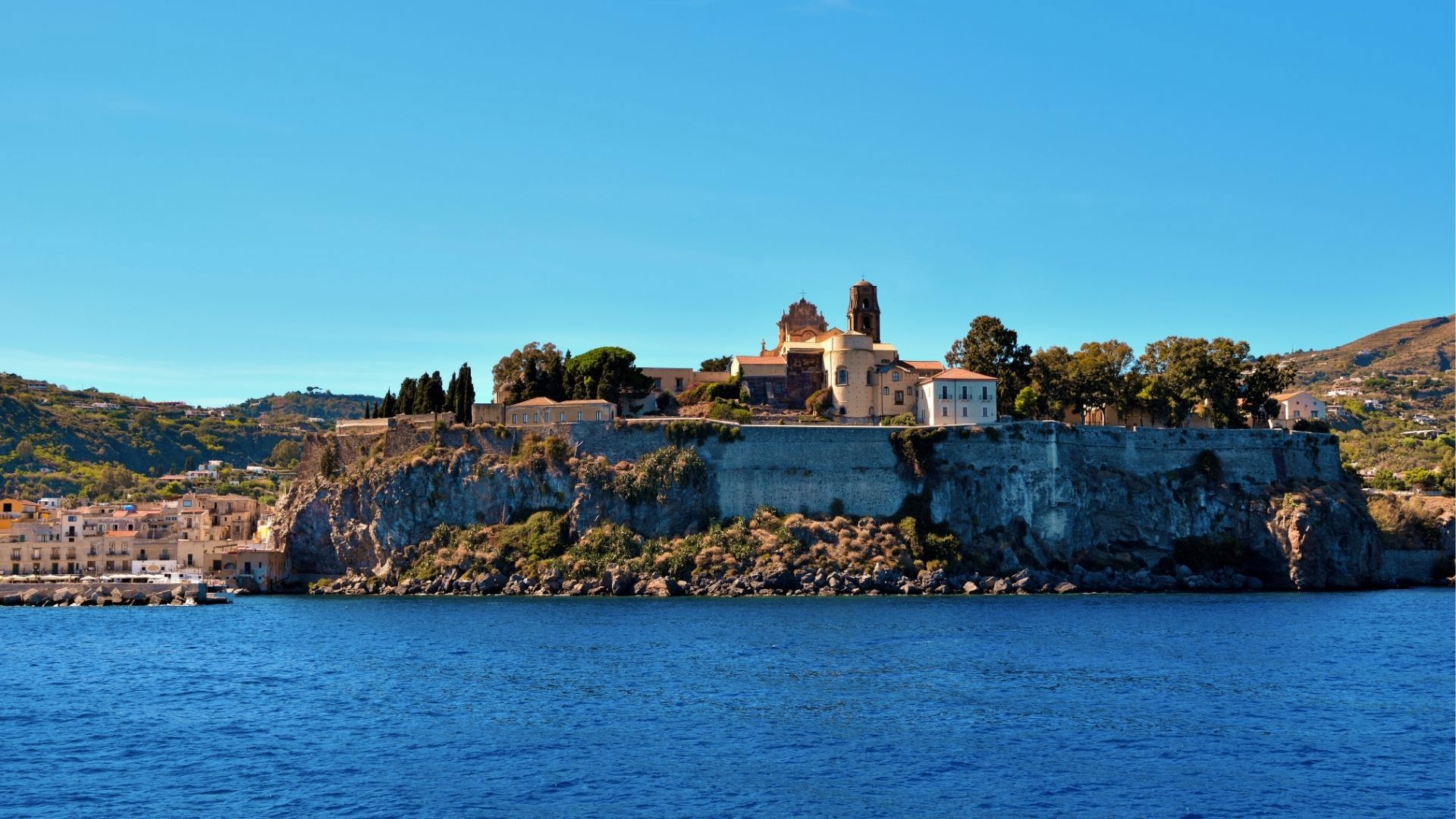 Castello di Lipari & Museo Archeologico Bernabò Brea 9