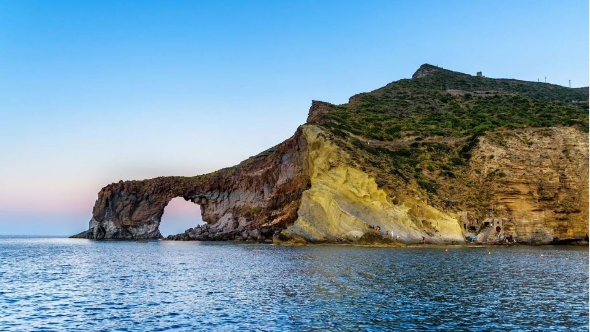 Tour di Lipari & Salina in barca 8