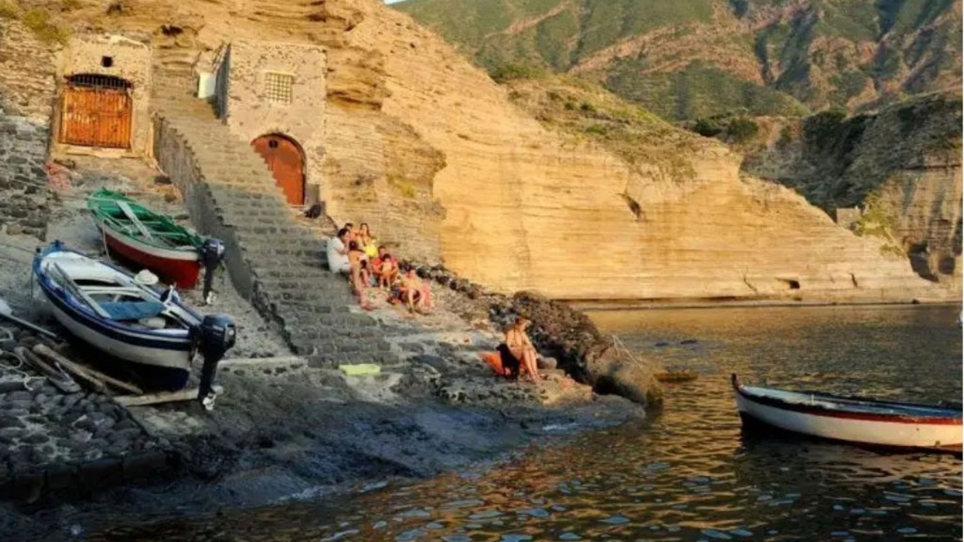 Tour di Lipari & Salina in barca 9