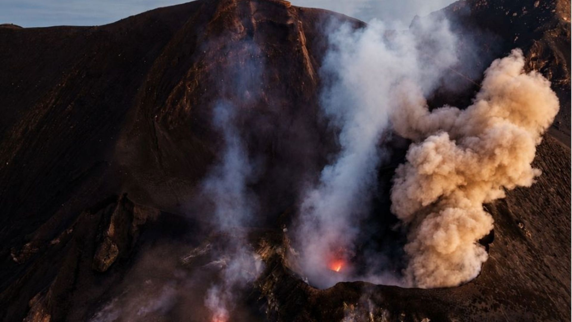 Scalata al Cratere di Stromboli by night 7