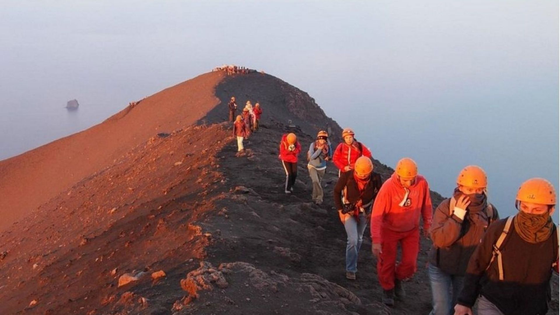 Scalata al Cratere di Stromboli by night 8