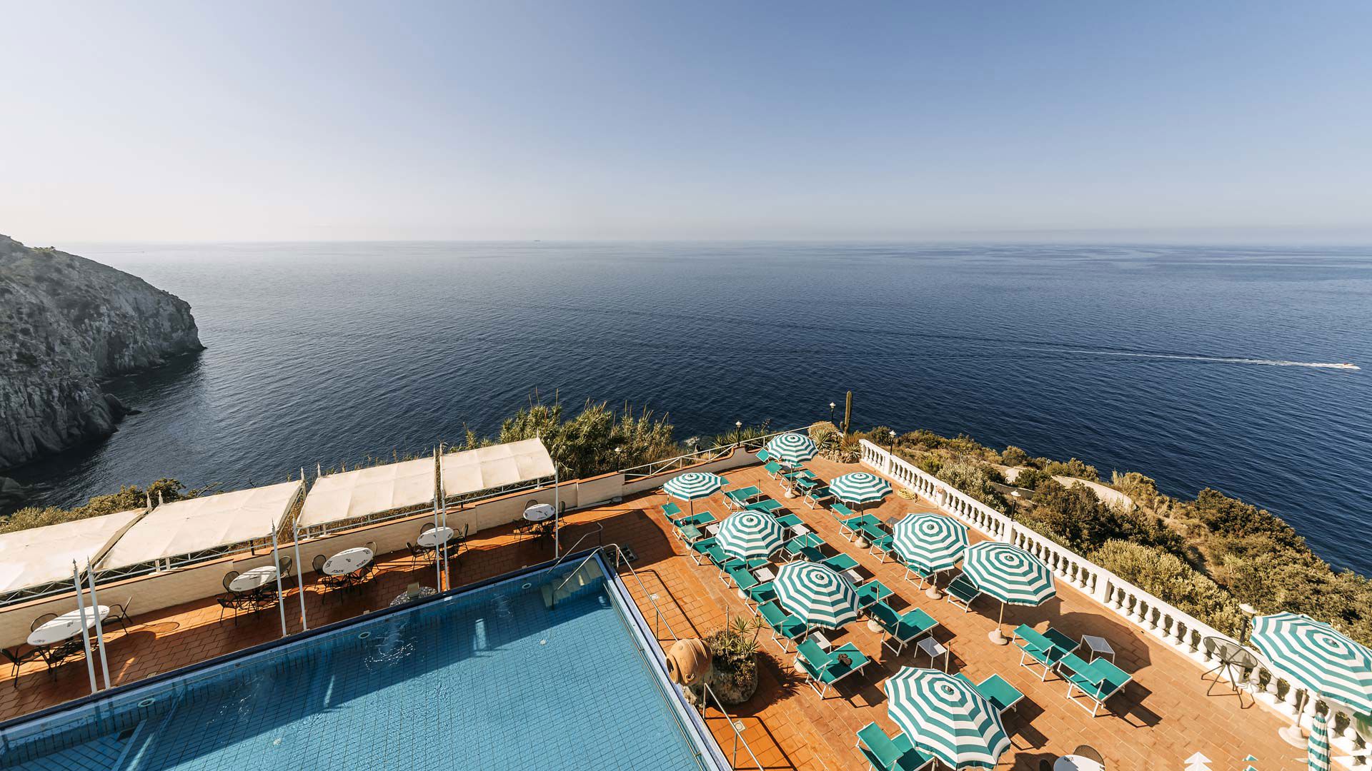Outdoor pool - The joy of simple pleasures under the Ischia sun