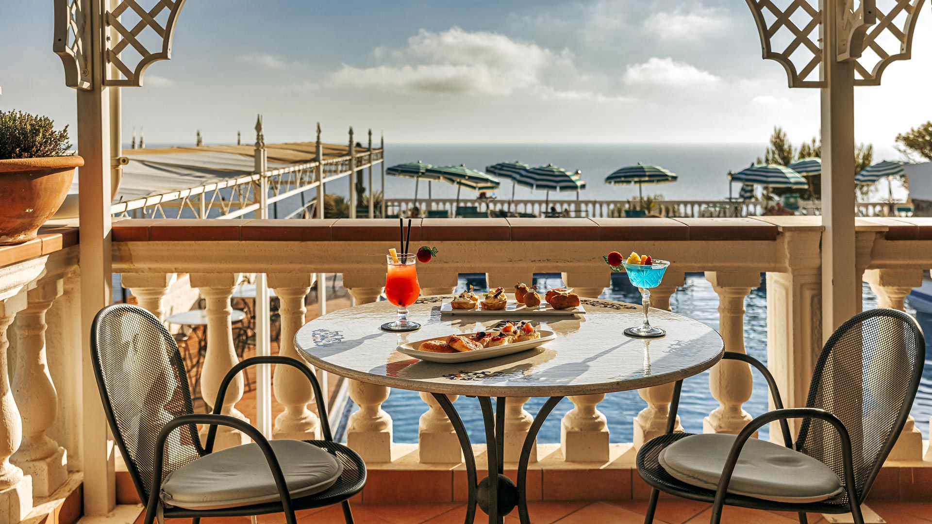 Pool Restaurant - Un piatto leggero, un tavolo all’aperto, il tempo che scorre piano