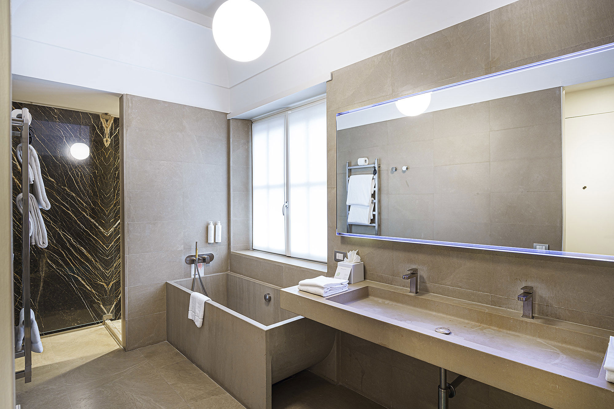 Premium Collection Room 366