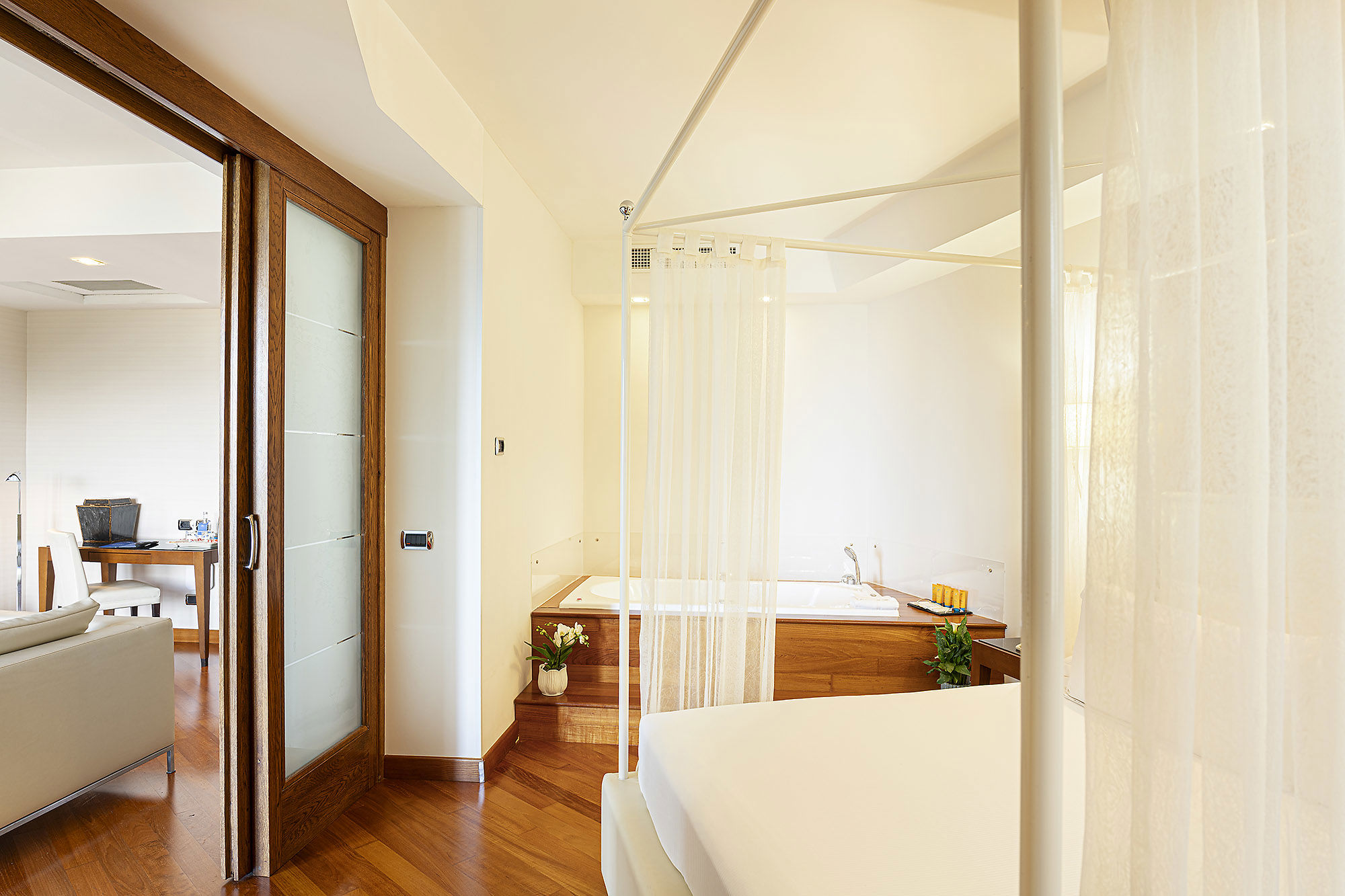 Seiren Golden Suite 370