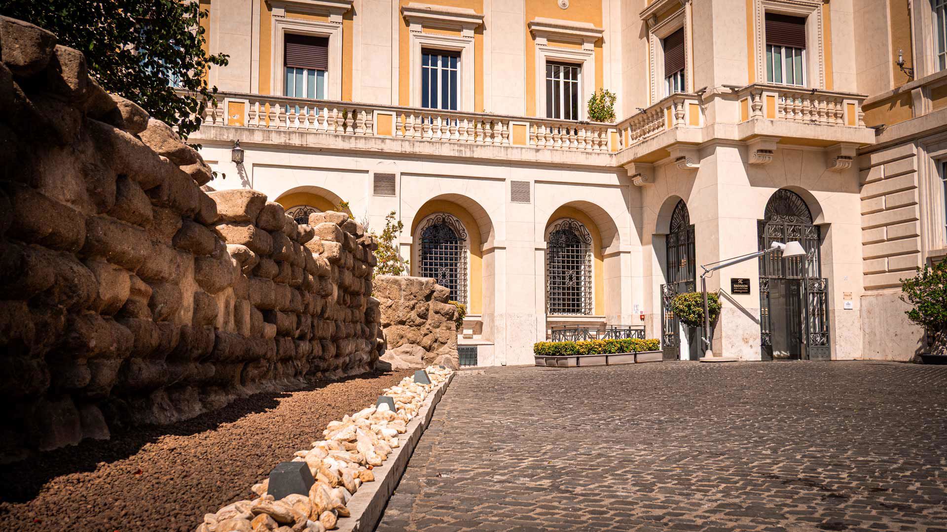 Le Mura Serviane nel giardino di Palazzo Montemartini 367 Le Mura Serviane nel giardino di Palazzo Montemartini 367