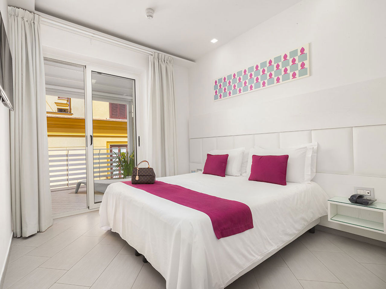 Unparalleled class and comfort - Rooms Unparalleled class and comfort - Rooms