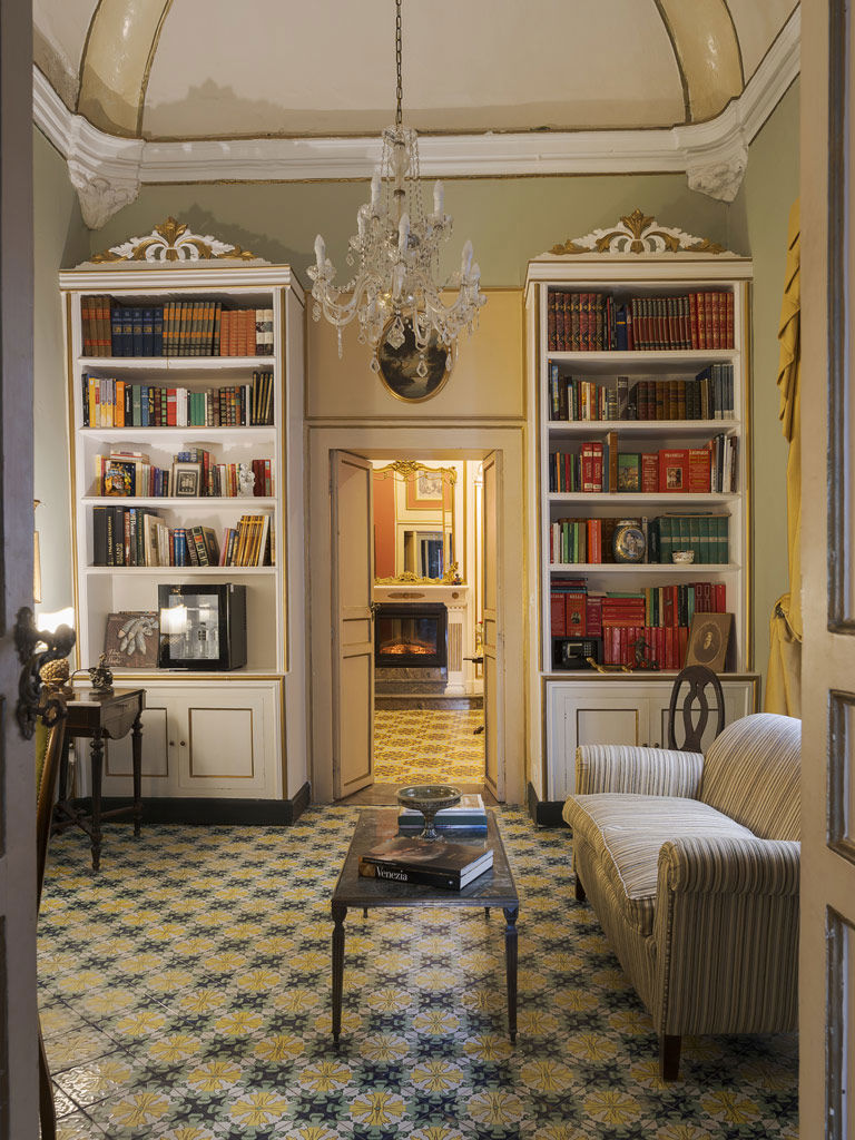 Palazzo Arone dei Baroni di Valentino Palazzo Arone dei Baroni di Valentino