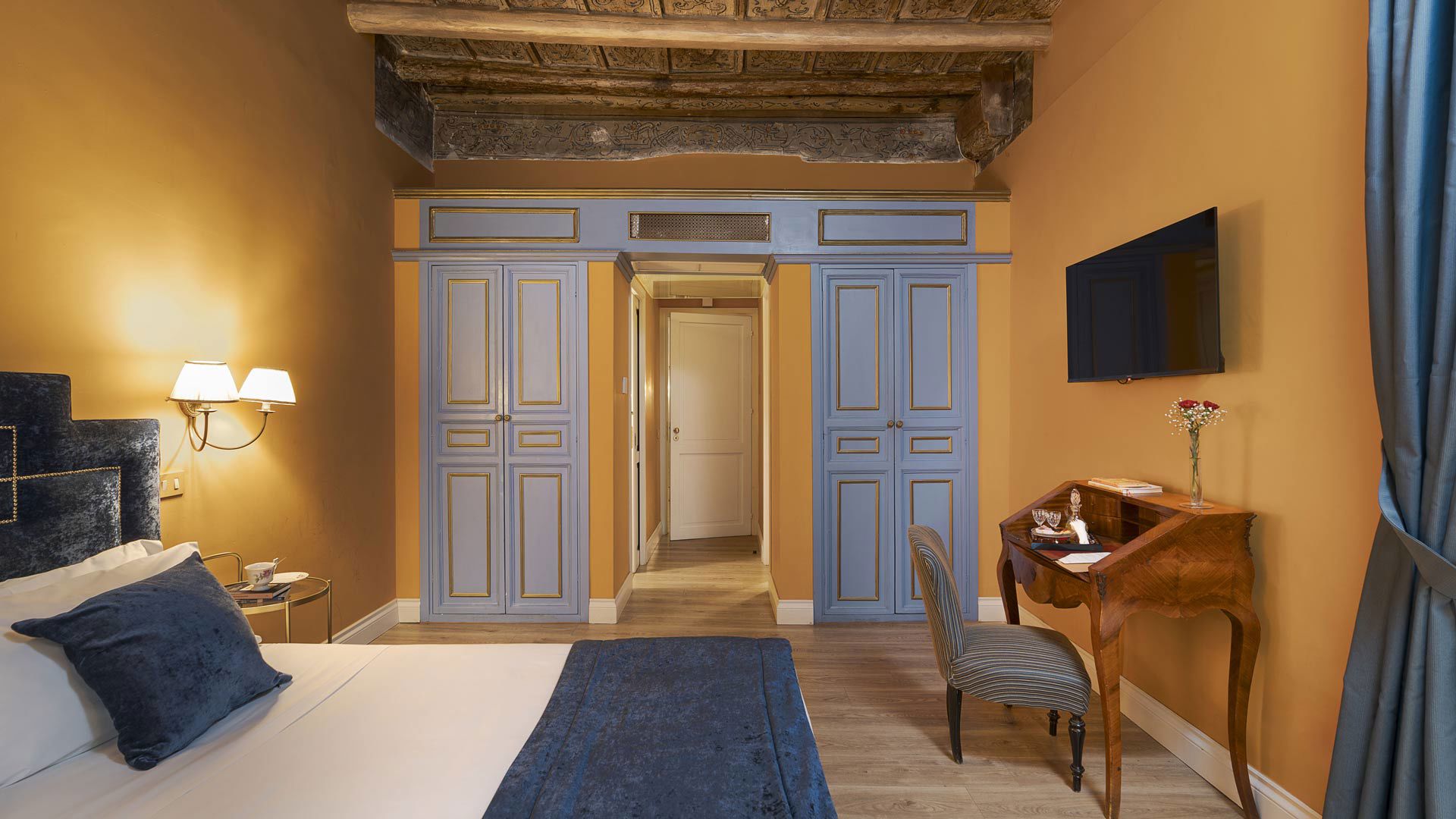 Deluxe - Timeless Allure, Modern Comfort