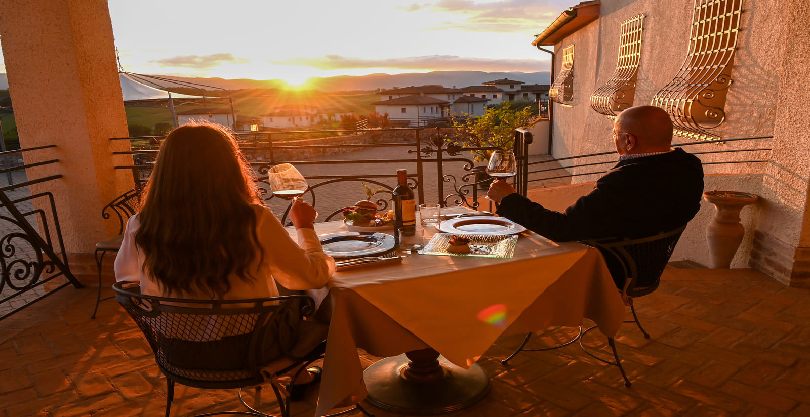 Resort with restaurant Siena 8