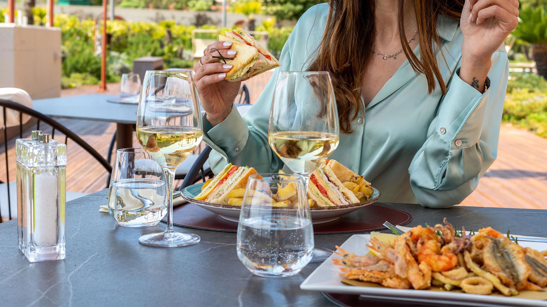 Lounge & Bistrot 12 Lounge & Bistrot 12