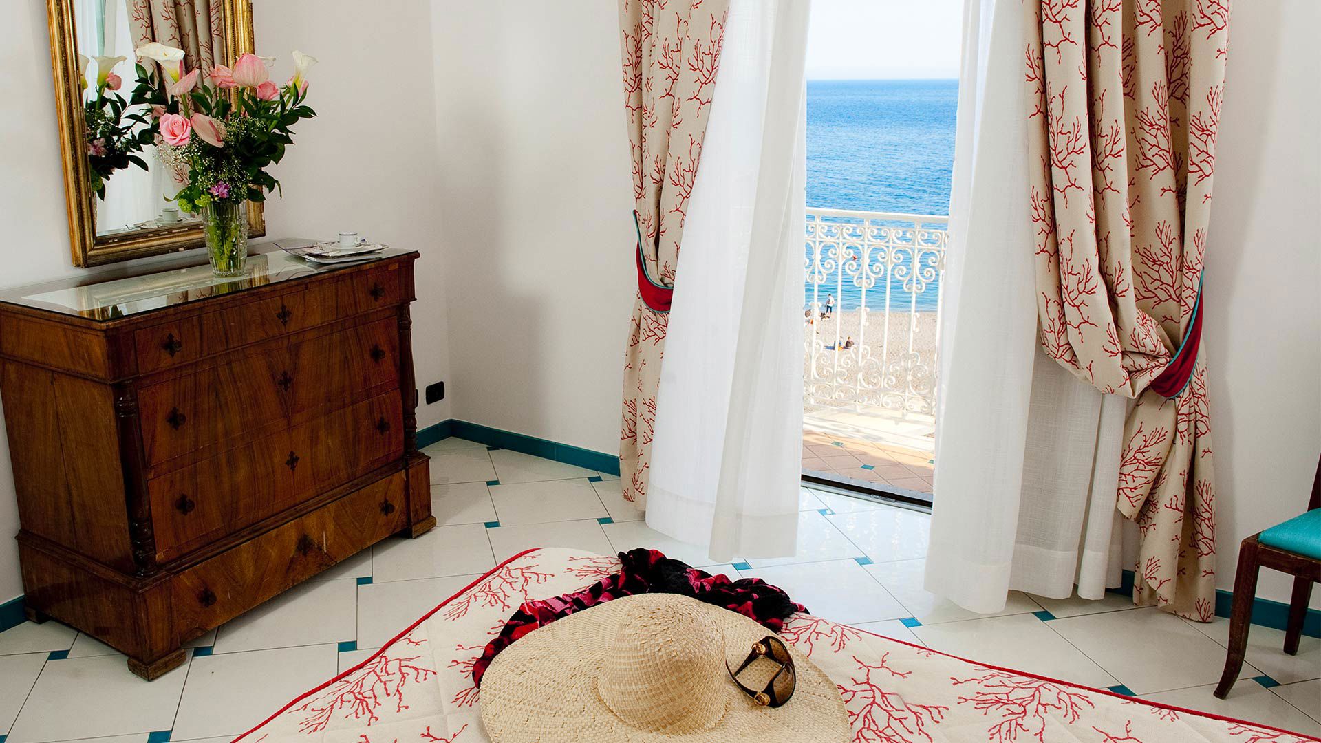 Deluxe with sea view 3
