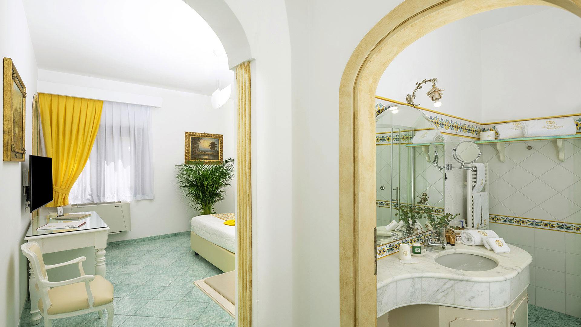 Standard Room with Partial Sea View