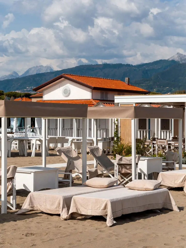 Bagno Felice Secondo umbrellas and sunbeds