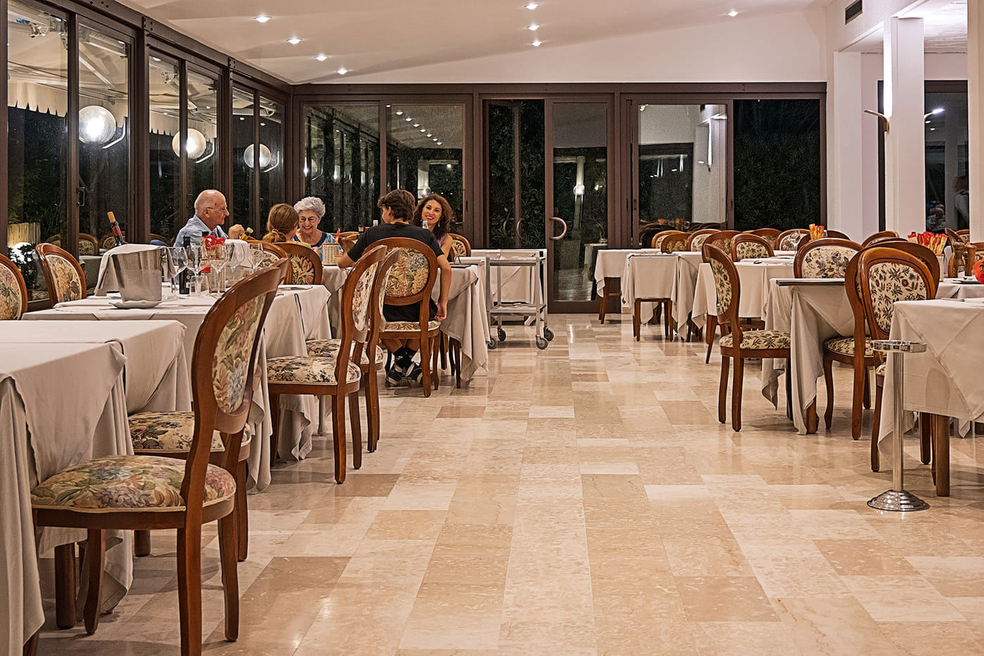 Restaurant 12