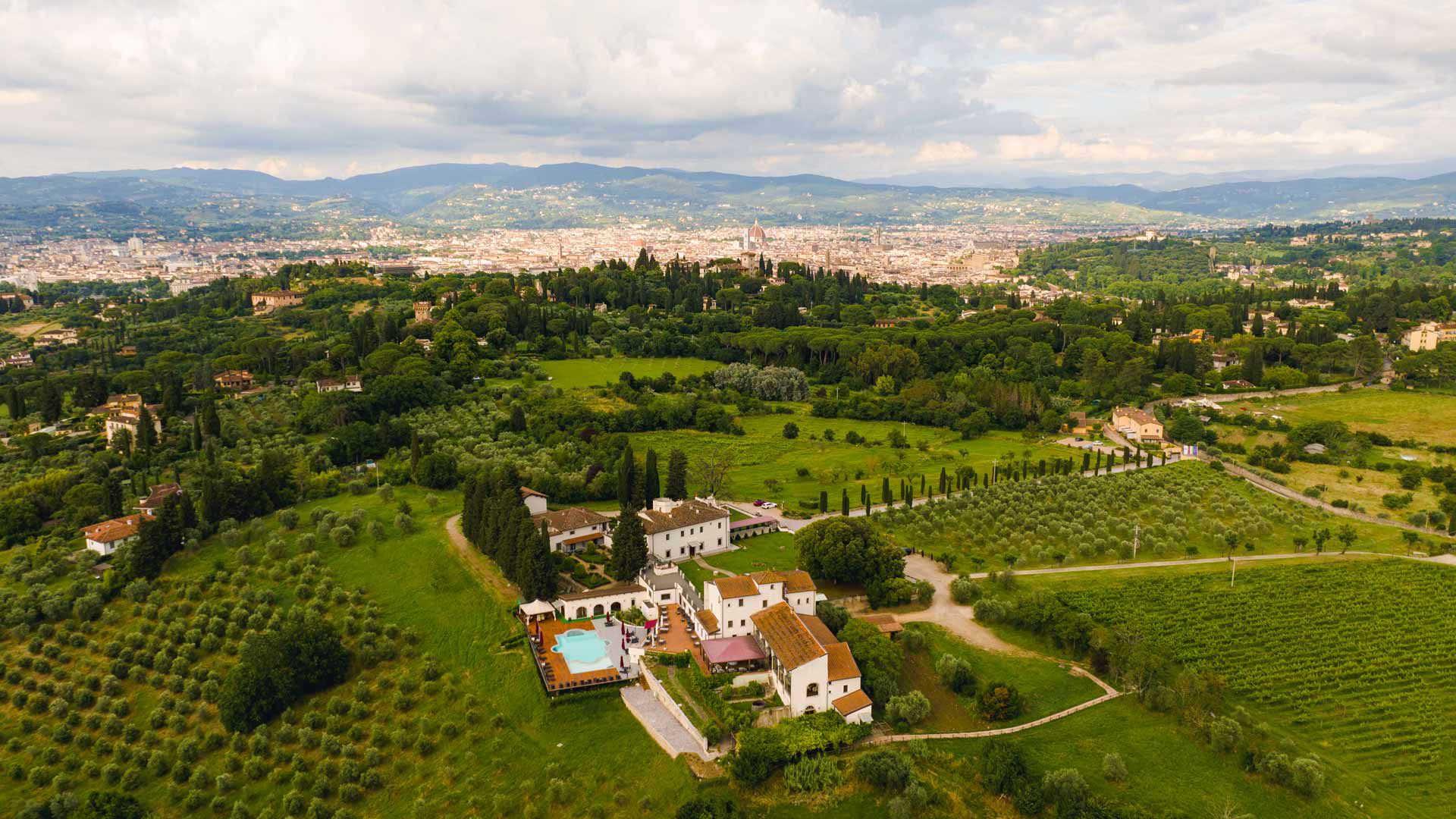 Location - The ideal starting point to discover Florence, immersed in the Tuscan countryside