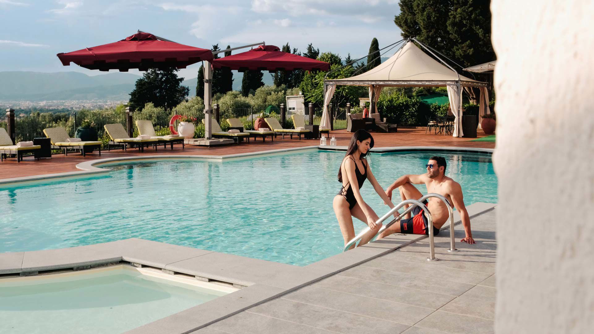 Piscina panoramica - Relax, vista panoramica e tutti i vantaggi di un hotel con piscina a Firenze