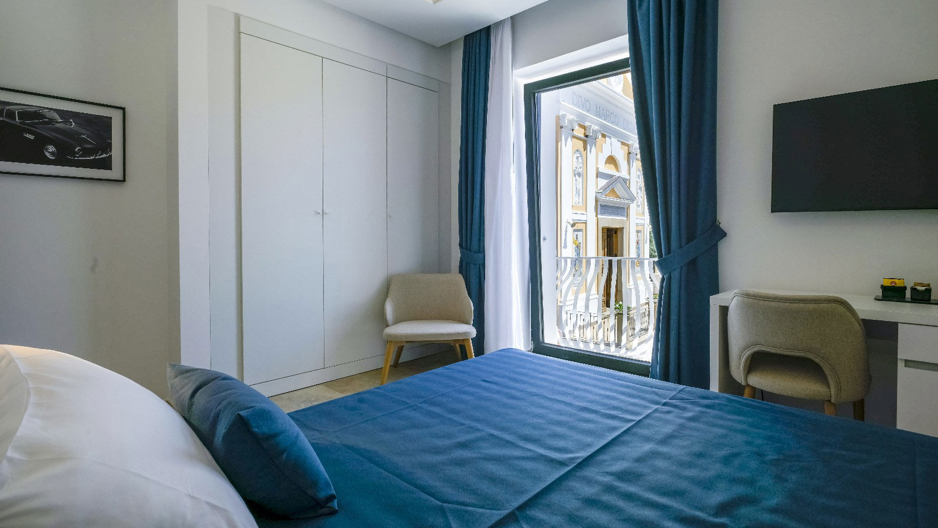 Superior Double Room Square View 1