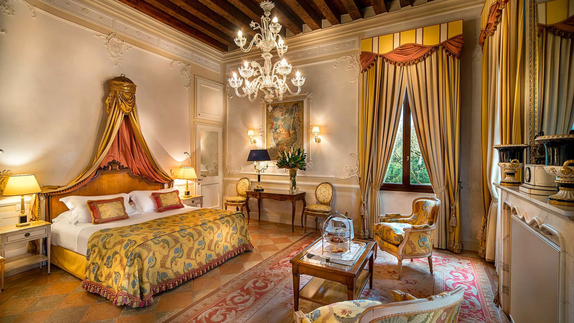 Suite Deluxe park view 1