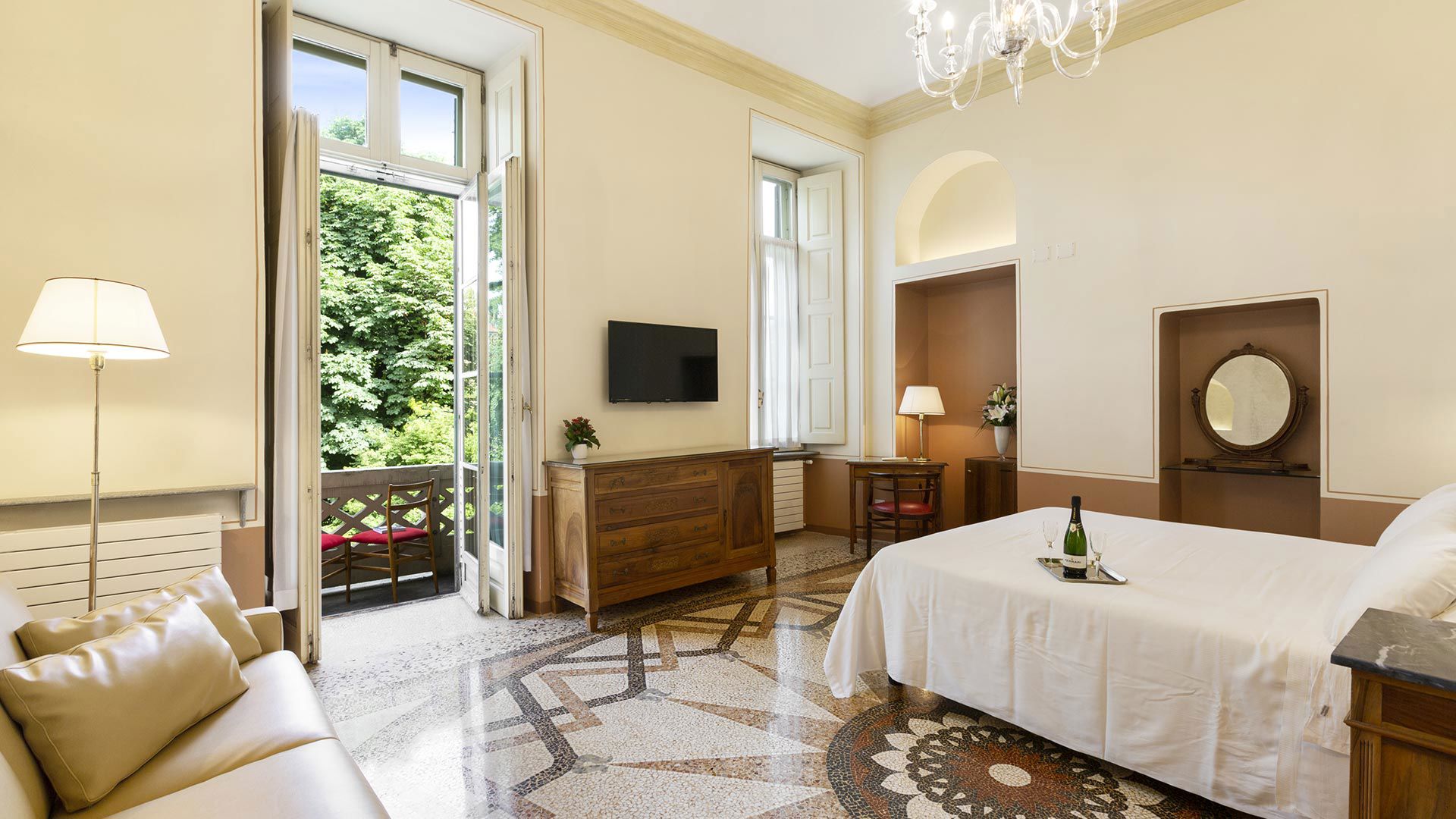 Hotel Roma e Rocca Cavour 1