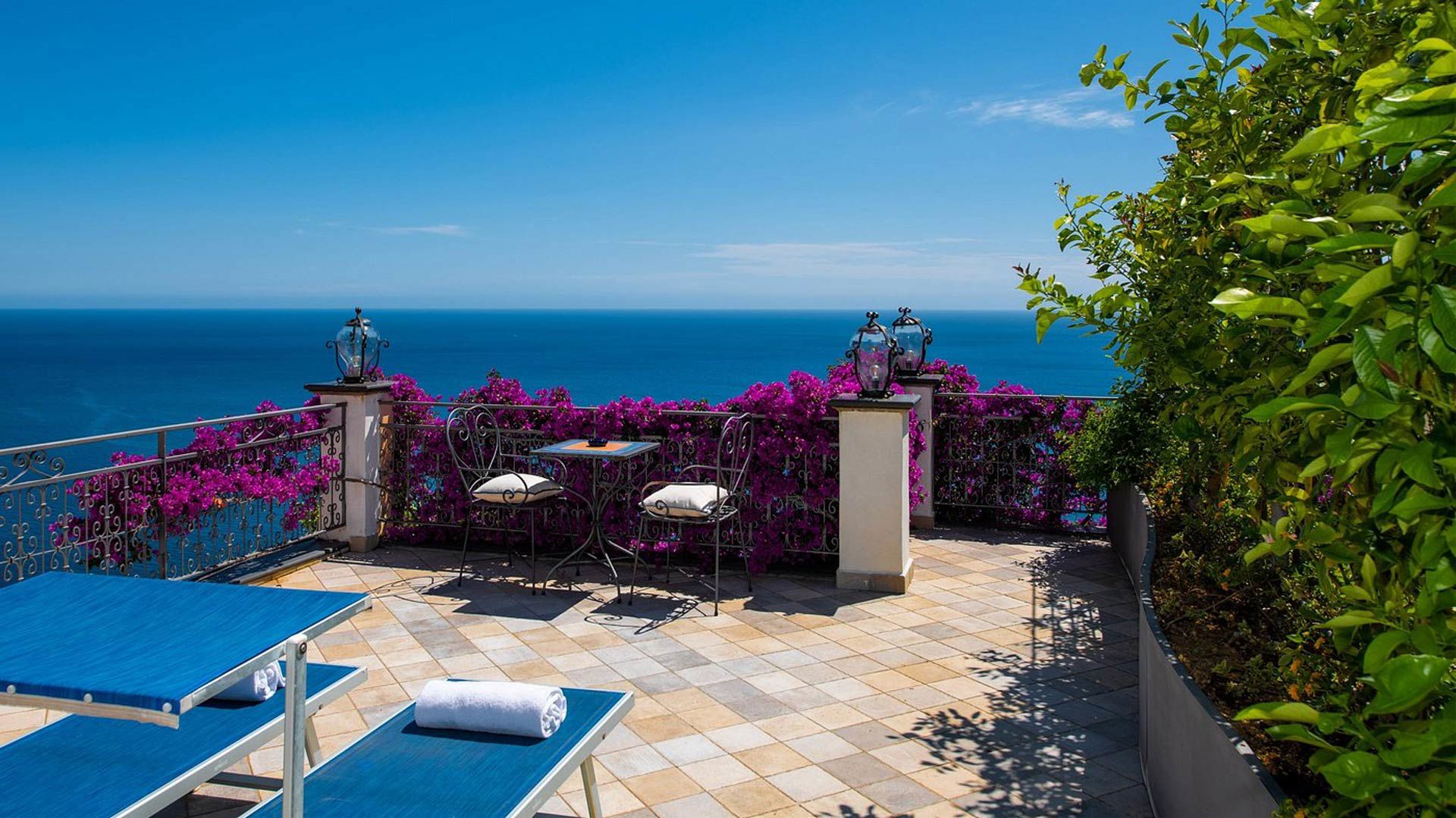 Your Hotel in the Heart of Positano 9