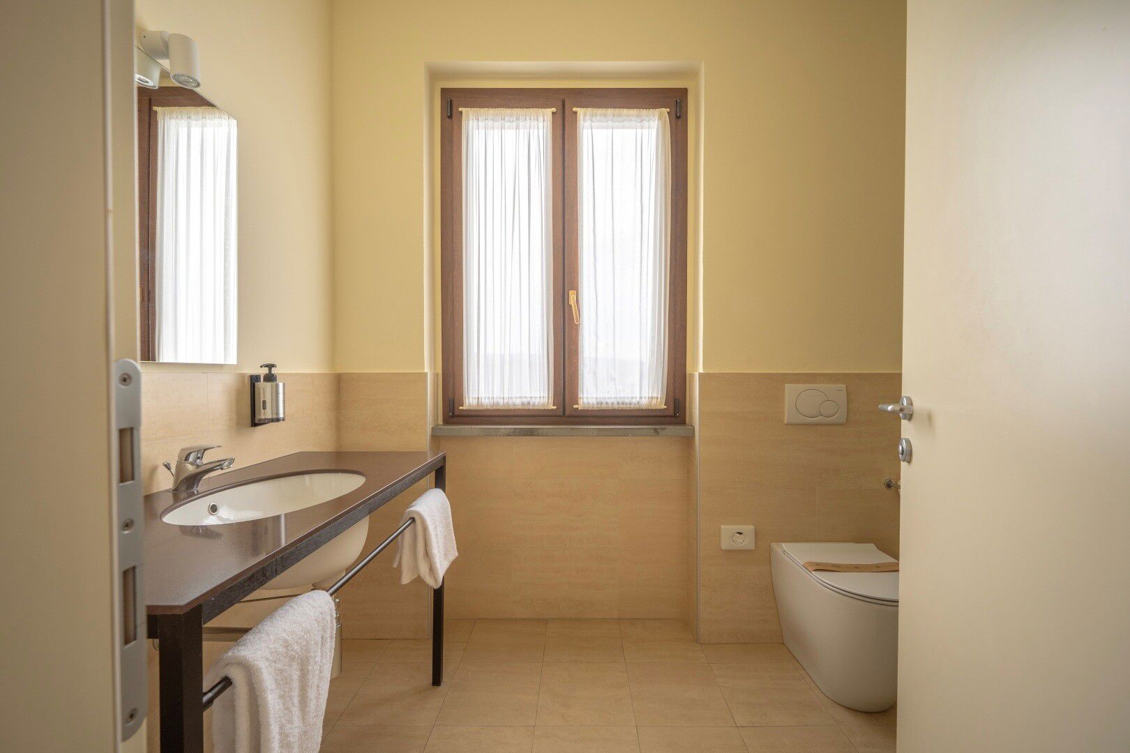 Umbria Family Room 2