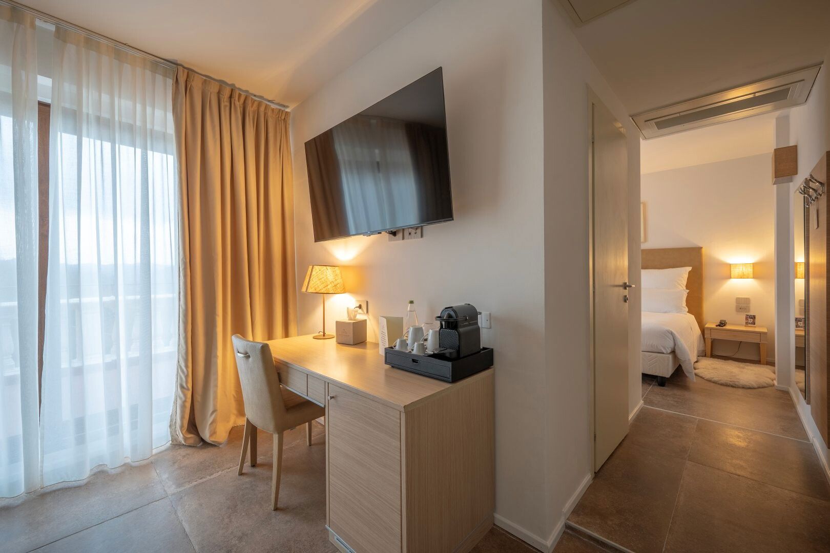 Junior Suite with view 3